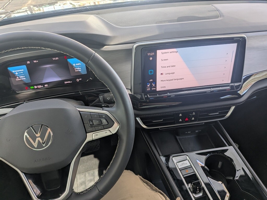2024 Volkswagen Atlas Cross Sport SE Technology photo 3