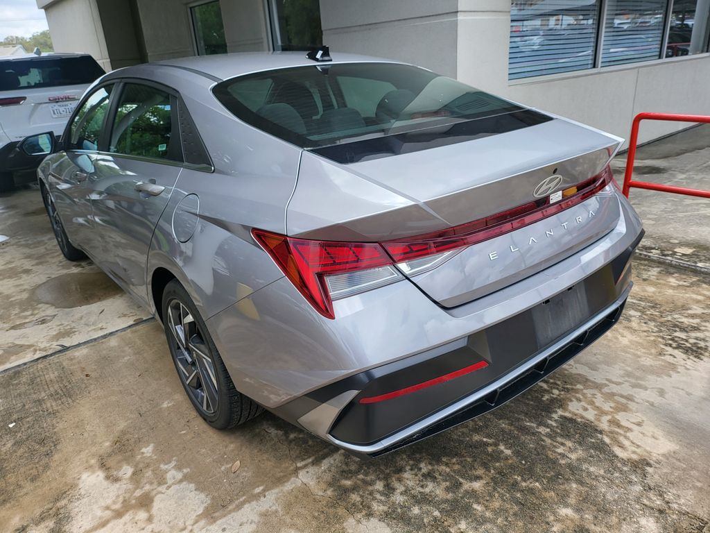 Thumbnail: 2025 Hyundai Elantra - 9