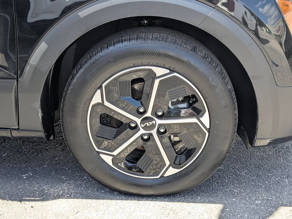 Thumbnail: 2025 Kia Niro - 28