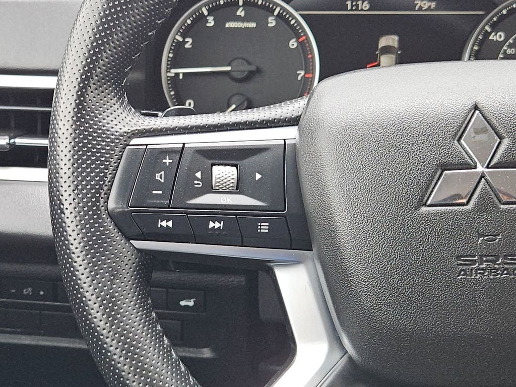 Thumbnail: 2025 Mitsubishi Outlander - 18