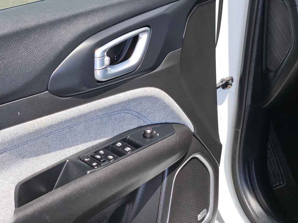 2025 Jeep Compass Latitude - Photo 15