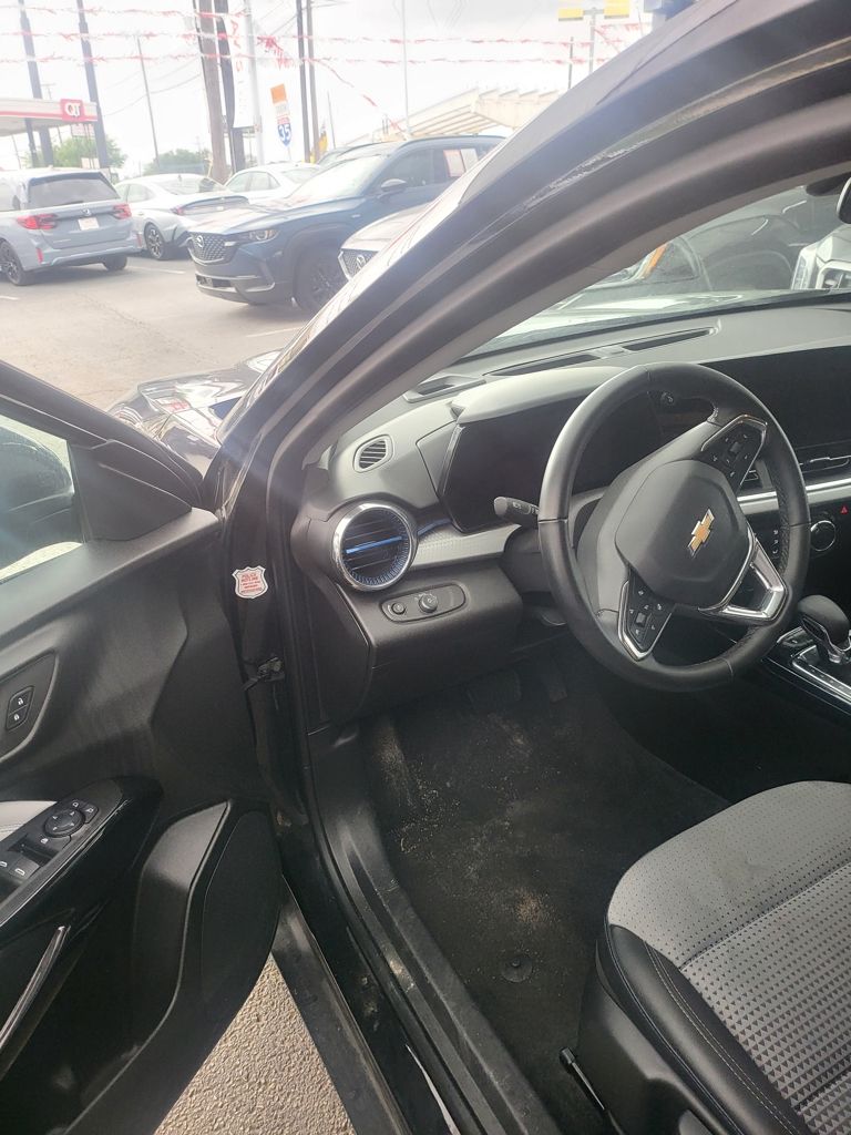 Thumbnail: 2025 Chevrolet Trax - 5