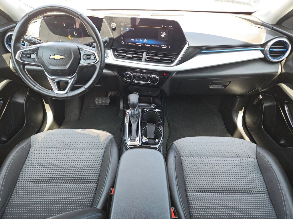 2025 Chevrolet Trax LT - Photo 19
