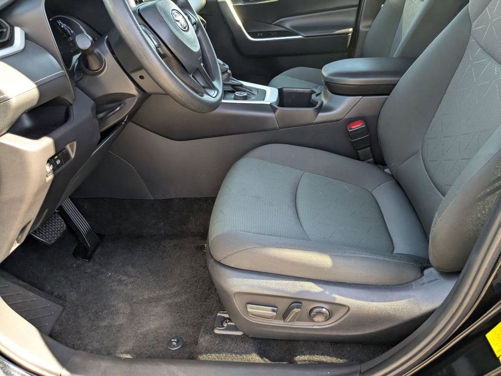 Thumbnail: 2025 Toyota RAV4 - 13