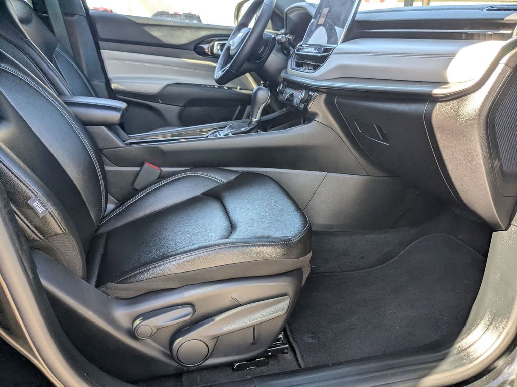 Thumbnail: 2025 Jeep Compass - 27