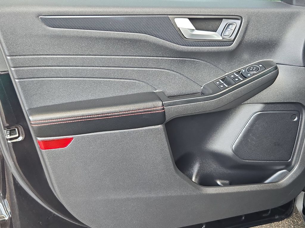 2025 Ford Escape ST-Line - Photo 14