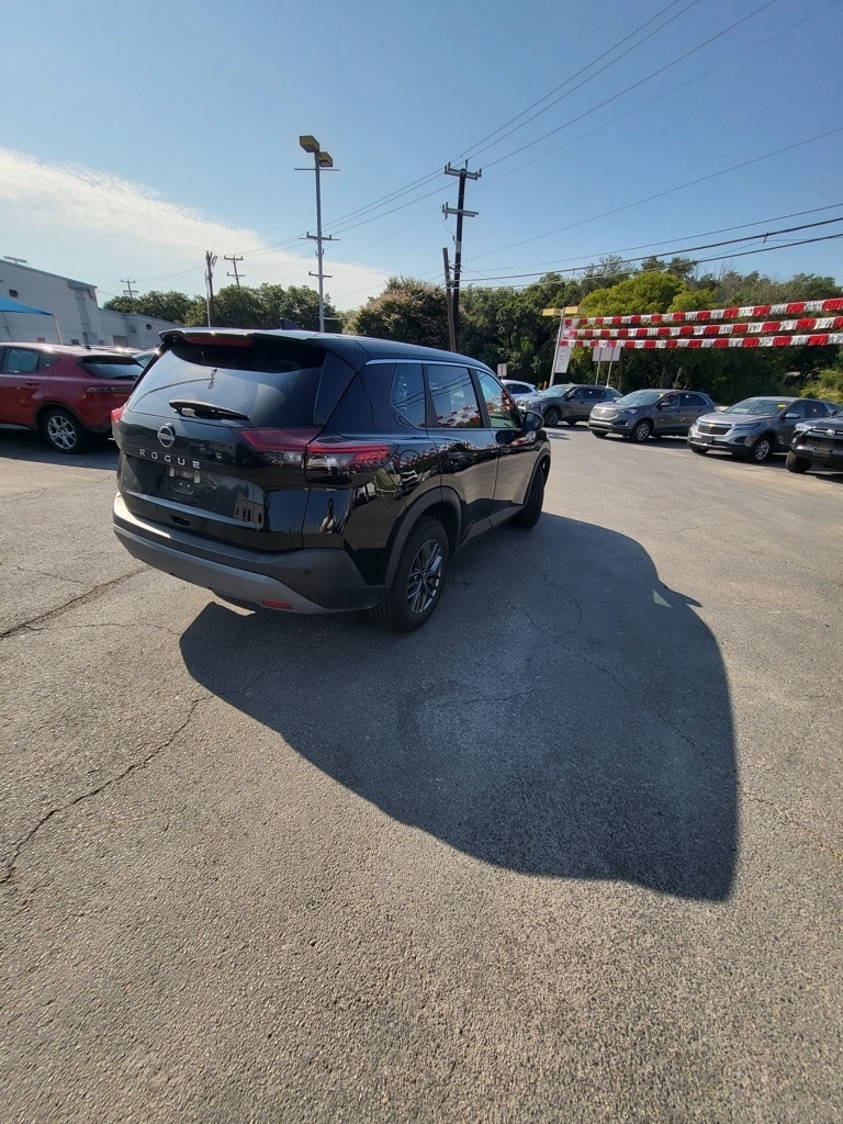 Thumbnail: 2023 Nissan Rogue - 10