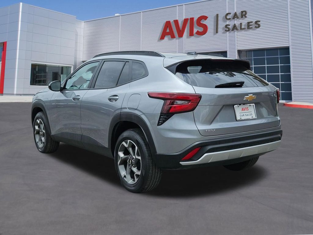 Thumbnail: 2025 Chevrolet Trax - 3
