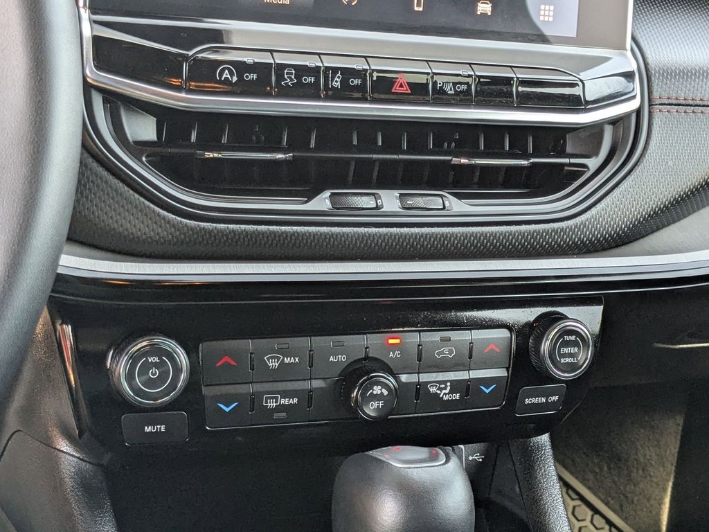 Thumbnail: 2025 Jeep Compass - 21