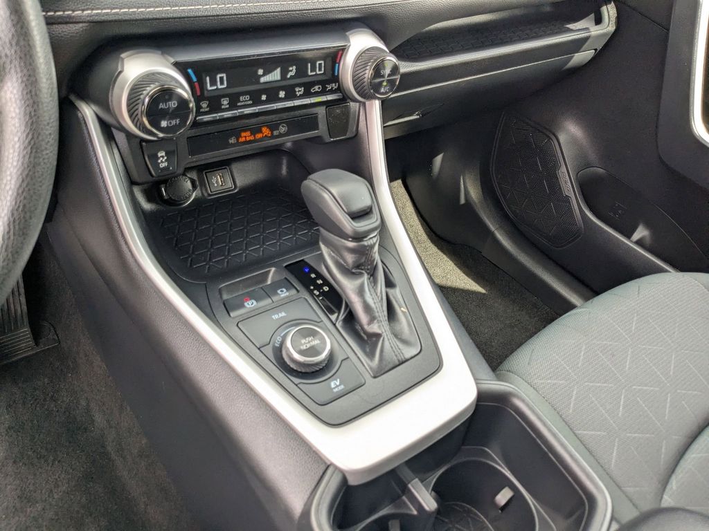 Thumbnail: 2025 Toyota RAV4 - 22