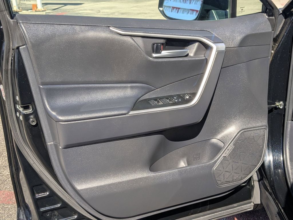 Thumbnail: 2025 Toyota RAV4 - 14