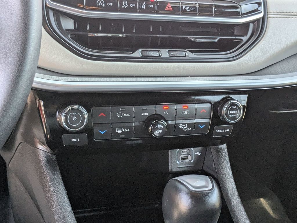 Thumbnail: 2025 Jeep Compass - 23