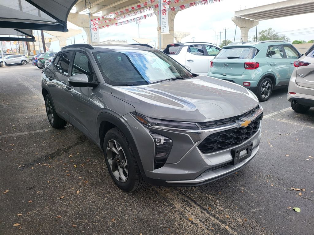 Thumbnail: 2025 Chevrolet Trax - 2