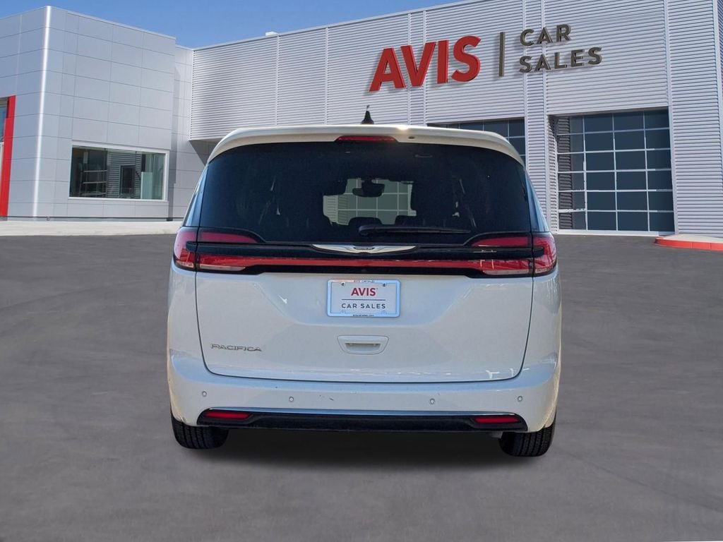 Thumbnail: 2025 Chrysler Pacifica - 5