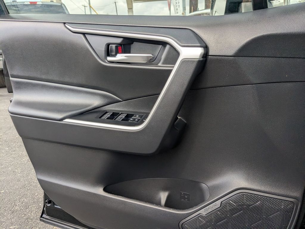 Thumbnail: 2025 Toyota RAV4 - 15