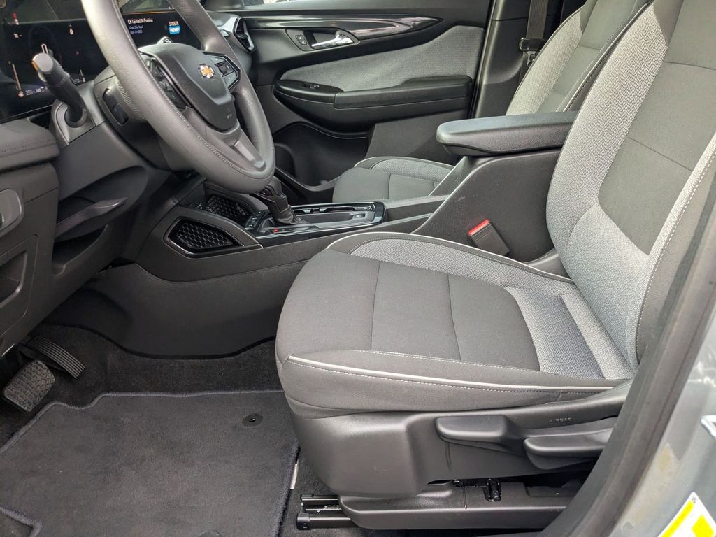 Thumbnail: 2025 Chevrolet TrailBlazer - 11