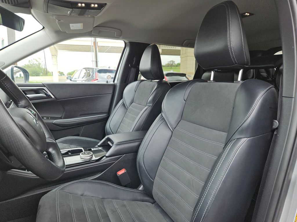 Thumbnail: 2025 Mitsubishi Outlander - 9