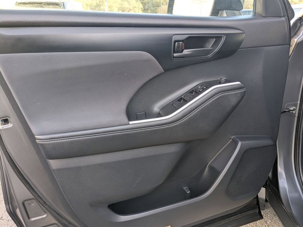 Thumbnail: 2024 Toyota Highlander - 13