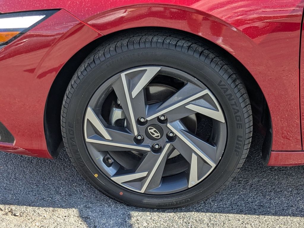 Thumbnail: 2025 Hyundai Elantra - 32