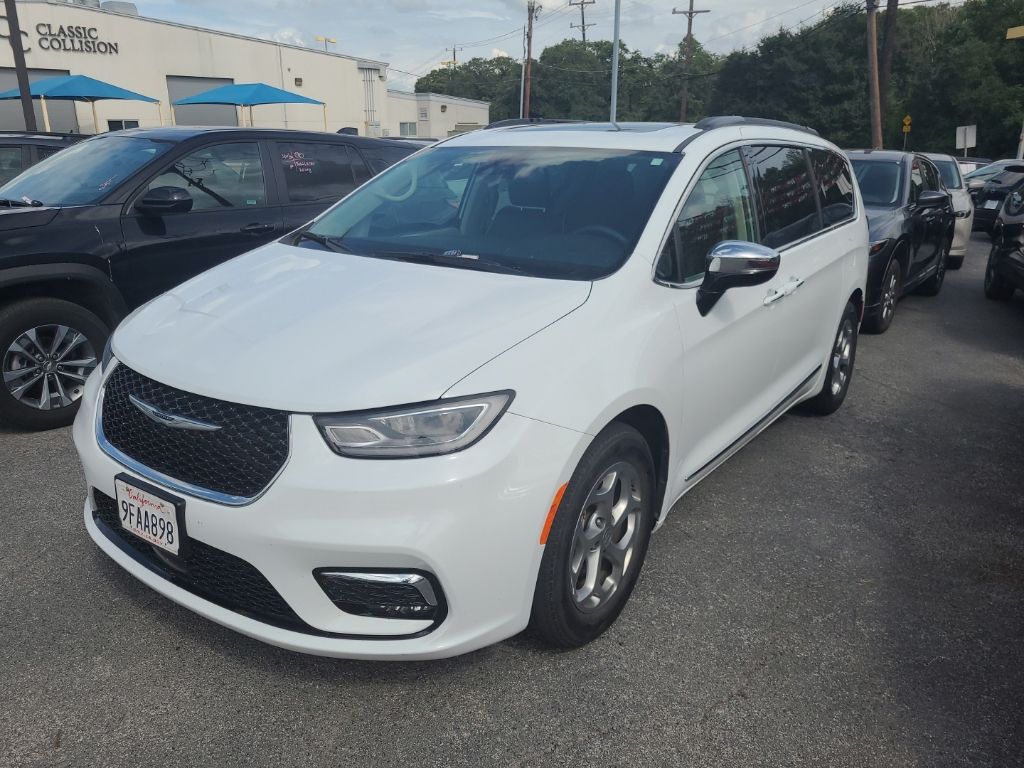 2023 Chrysler Pacifica's photo