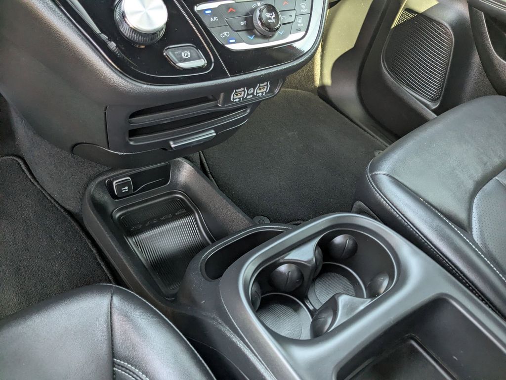 Thumbnail: 2025 Chrysler Pacifica - 21