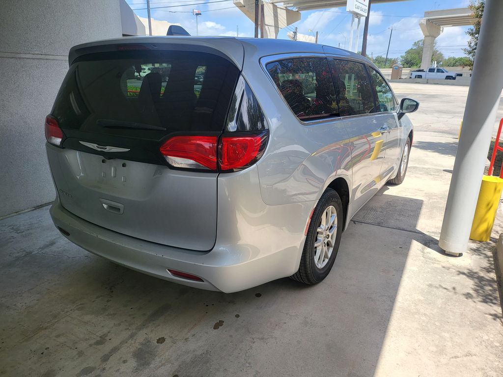 Thumbnail: 2023 Chrysler Voyager - 8