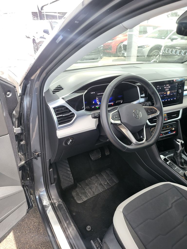 Thumbnail: 2025 Volkswagen Taos - 3