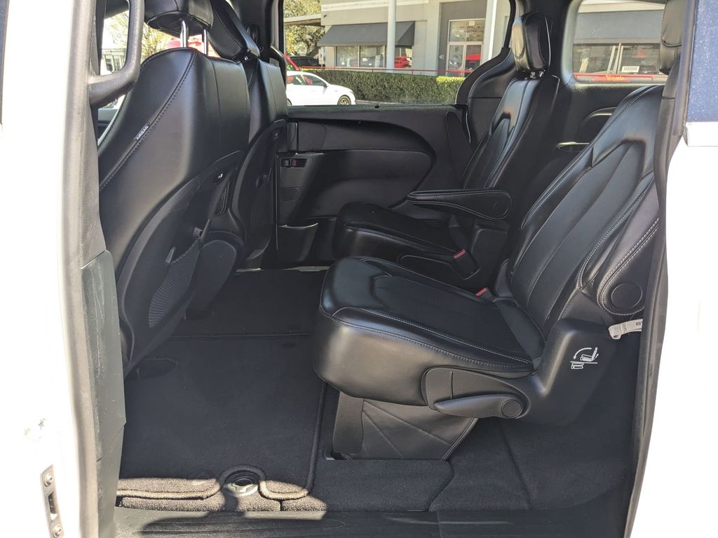 Thumbnail: 2025 Chrysler Pacifica - 23