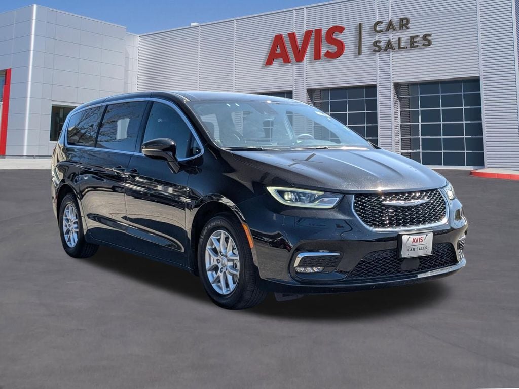 Thumbnail: 2025 Chrysler Pacifica - 9