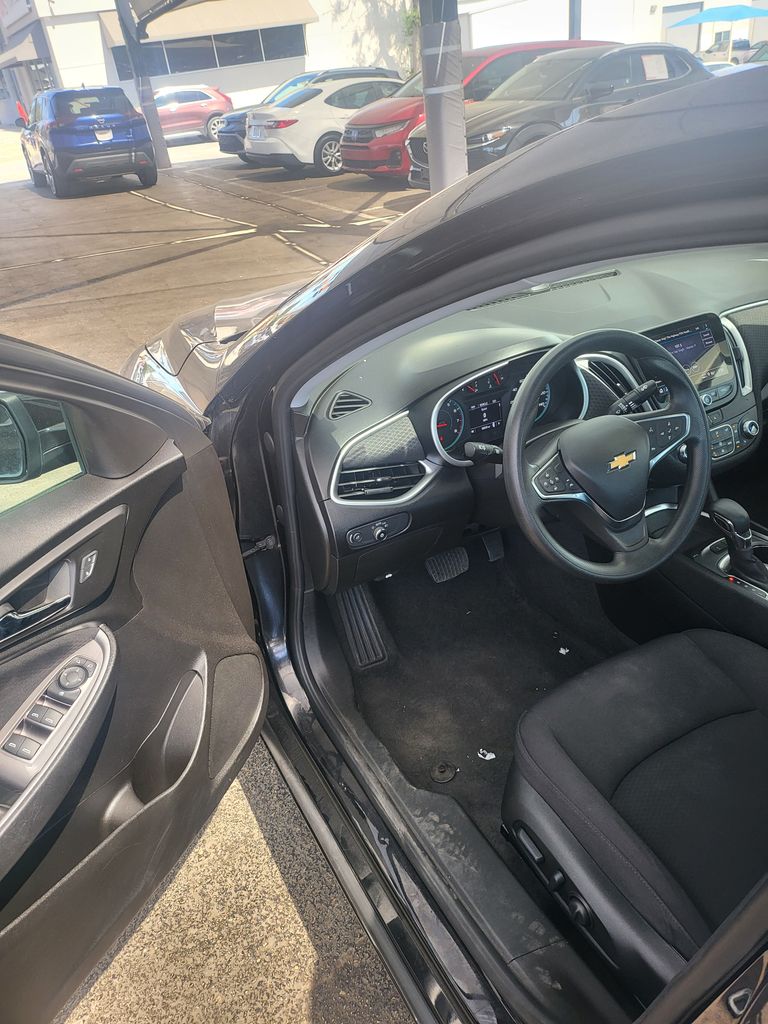 Thumbnail: 2024 Chevrolet Malibu - 3