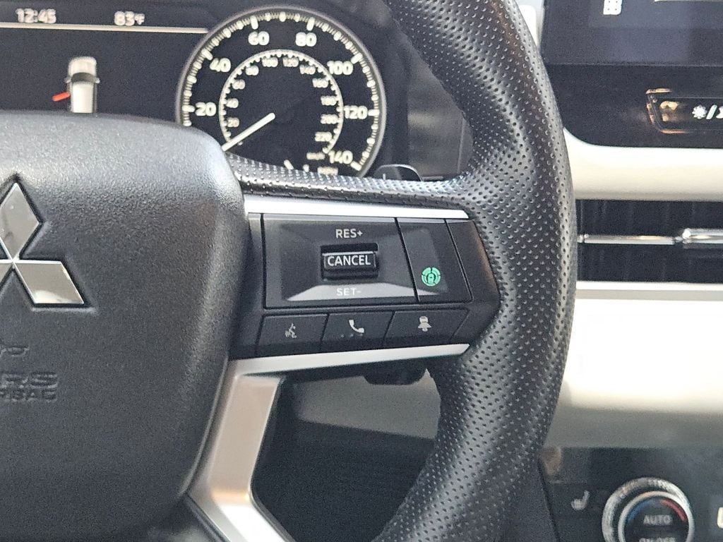 Thumbnail: 2025 Mitsubishi Outlander - 25