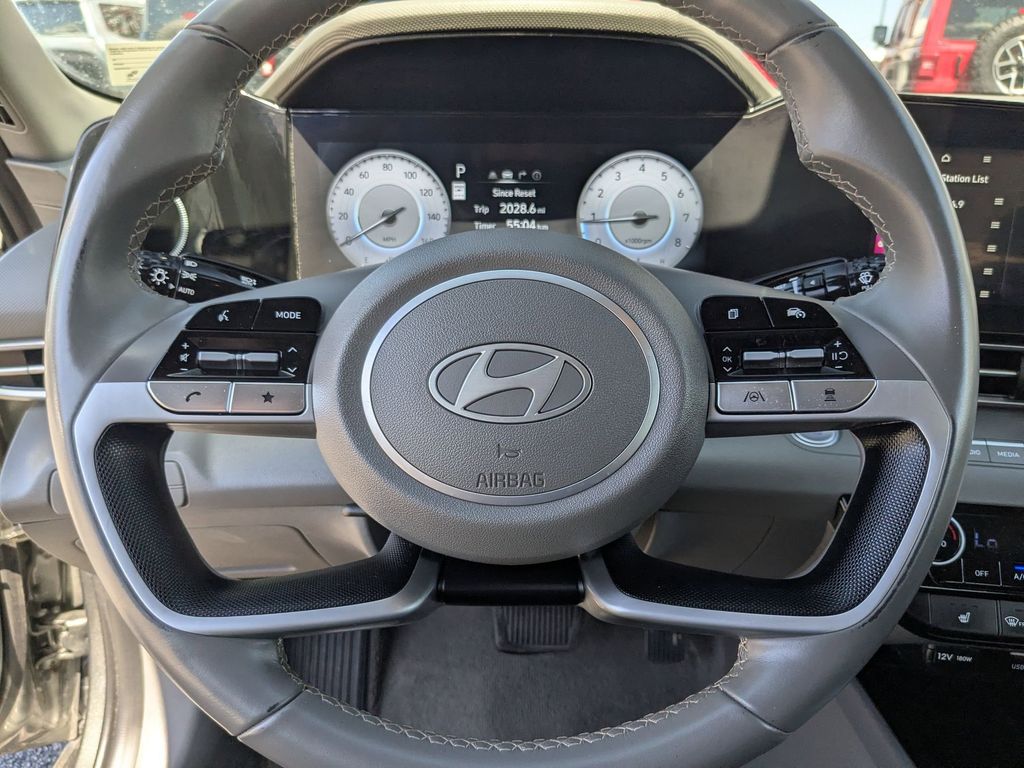 Thumbnail: 2025 Hyundai Elantra - 17