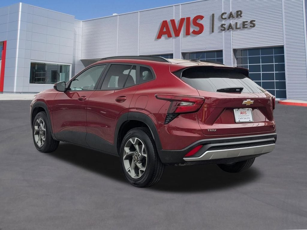 Thumbnail: 2025 Chevrolet Trax - 3