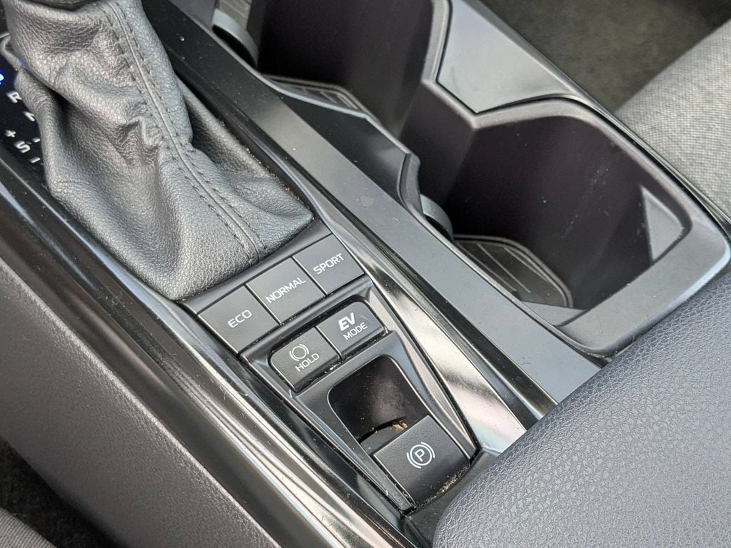 Thumbnail: 2025 Toyota Camry - 23