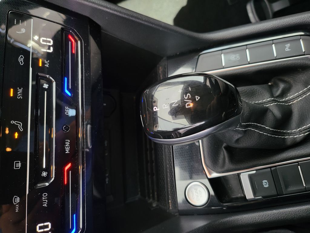 Thumbnail: 2025 Volkswagen Taos - 9