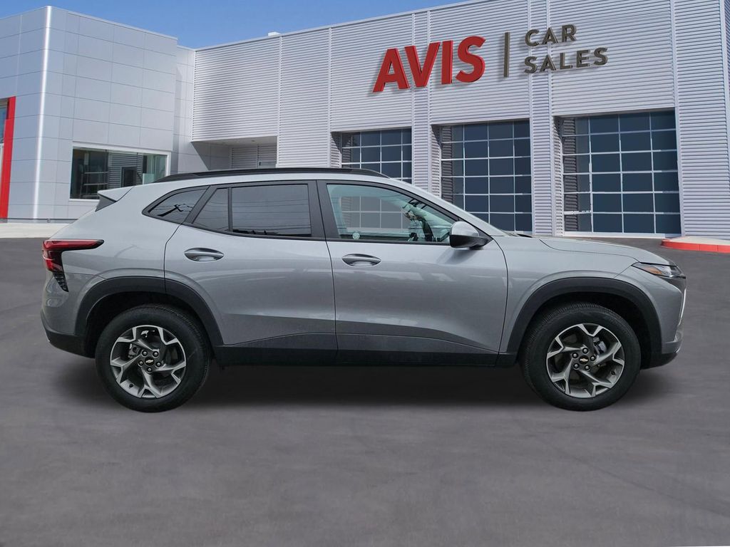 Thumbnail: 2025 Chevrolet Trax - 7