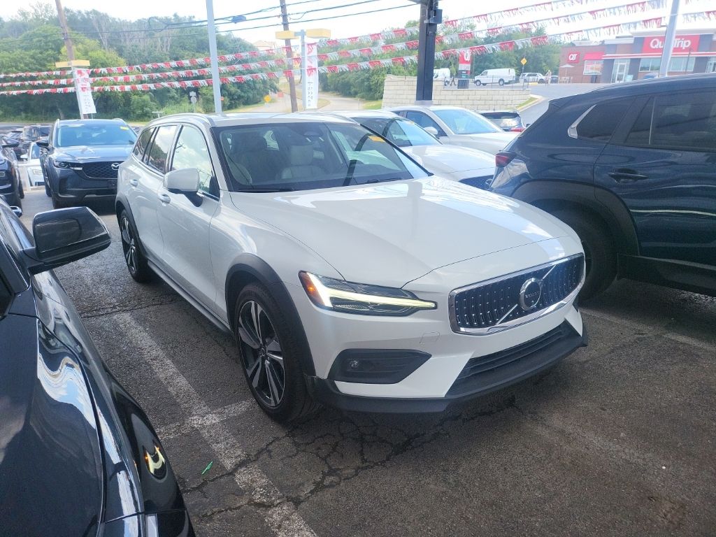 Thumbnail: 2025 Volvo S60 - 3