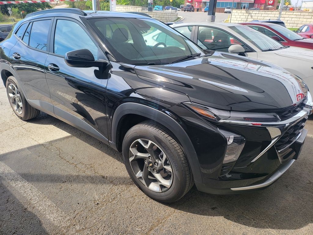 Thumbnail: 2025 Chevrolet Trax - 15