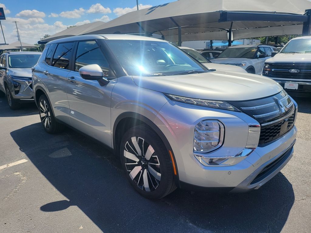 Thumbnail: 2025 Mitsubishi Outlander - 4