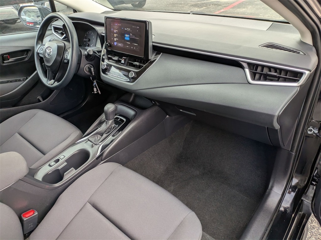 2024 Toyota Corolla LE 32