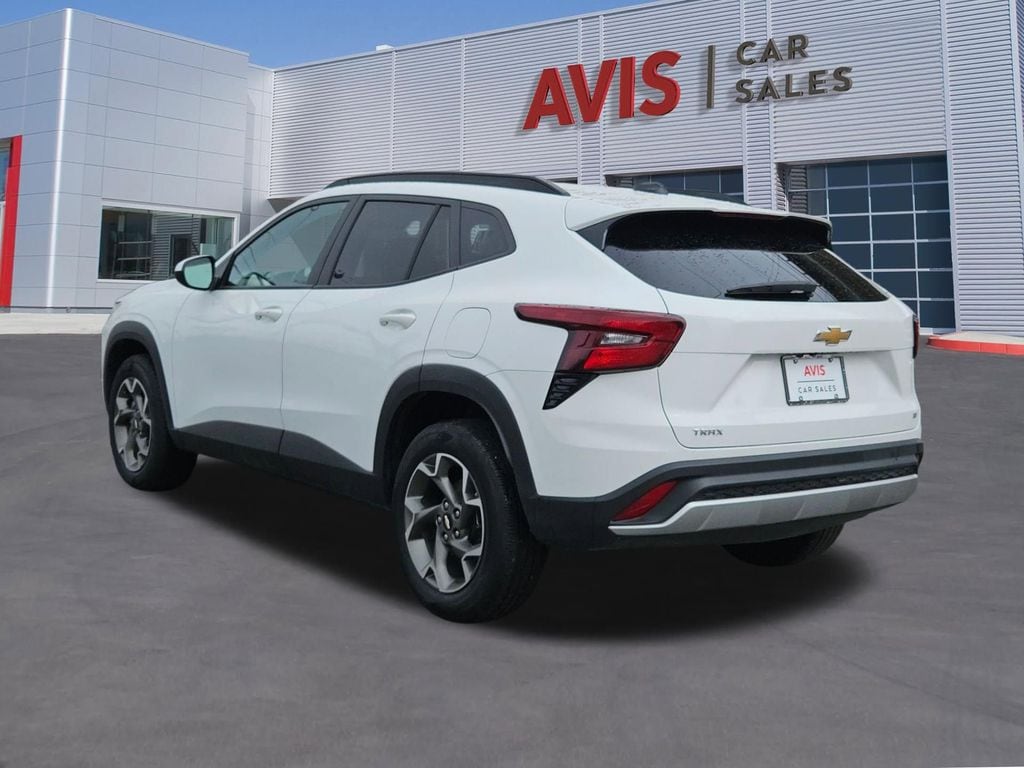 Thumbnail: 2025 Chevrolet Trax - 3