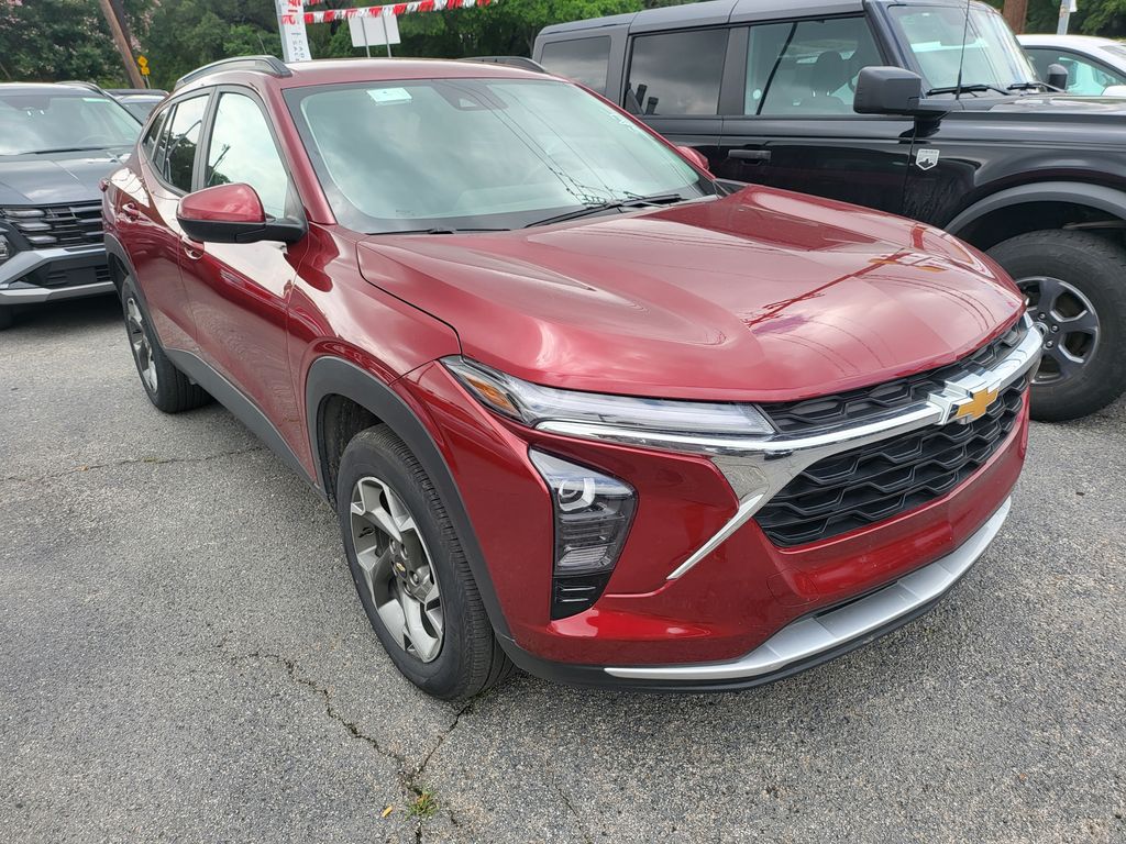 Thumbnail: 2025 Chevrolet Trax - 3