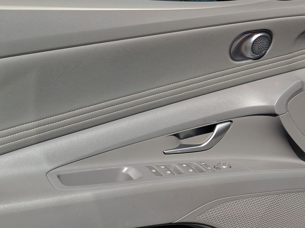 Thumbnail: 2025 Hyundai Elantra - 17