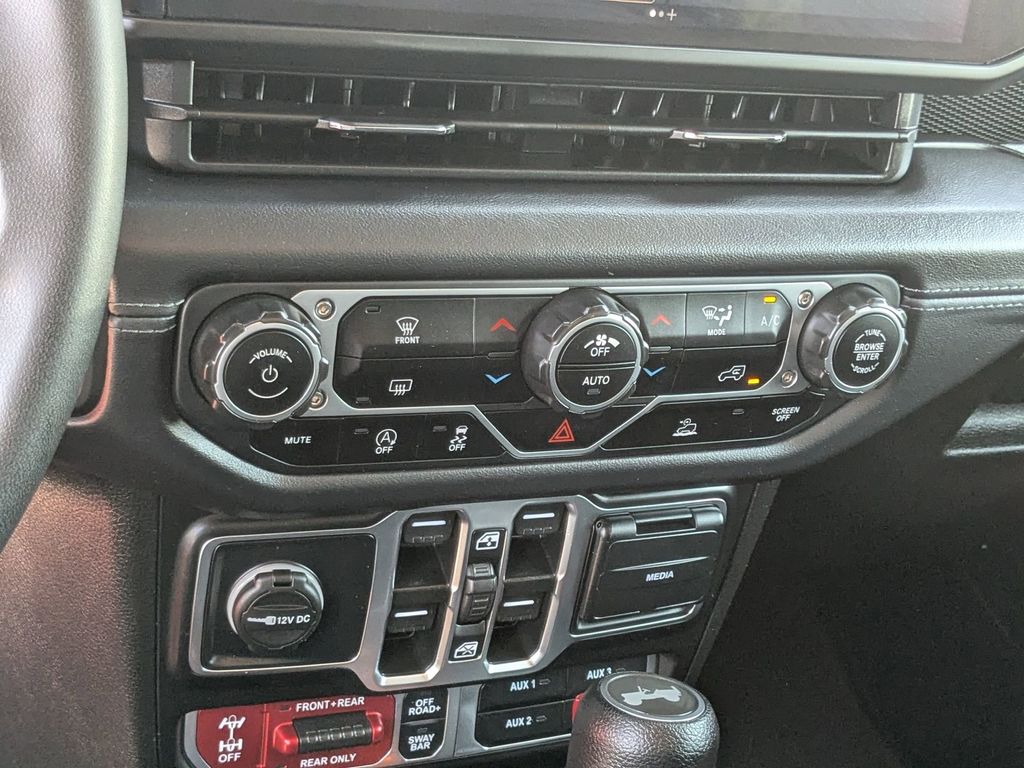 Thumbnail: 2025 Jeep Wrangler - 22