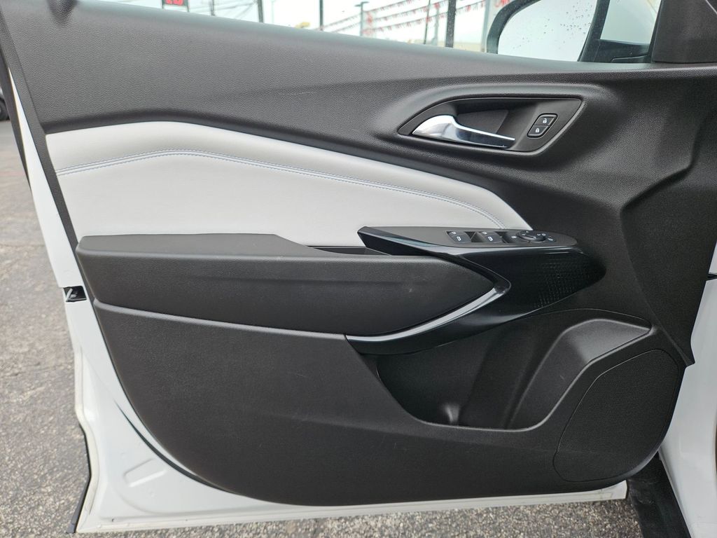 Thumbnail: 2025 Chevrolet Trax - 14