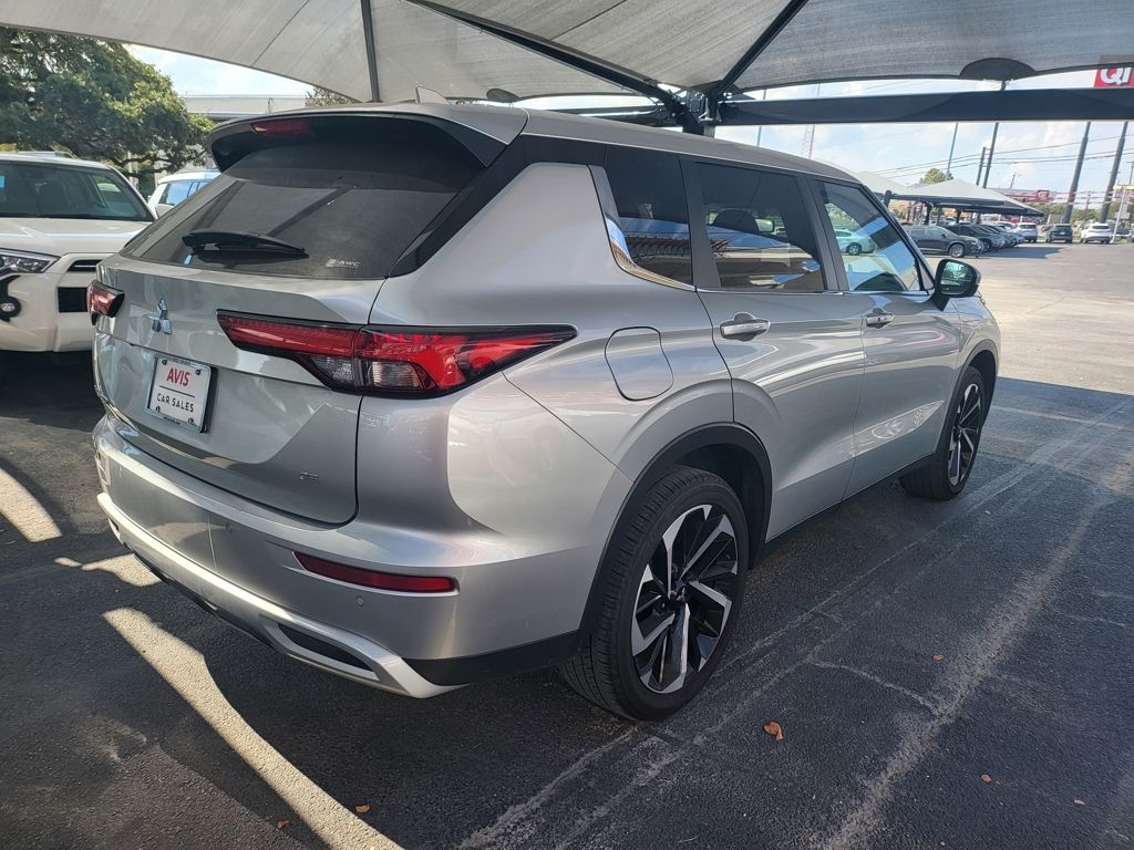 Thumbnail: 2024 Mitsubishi Outlander - 3