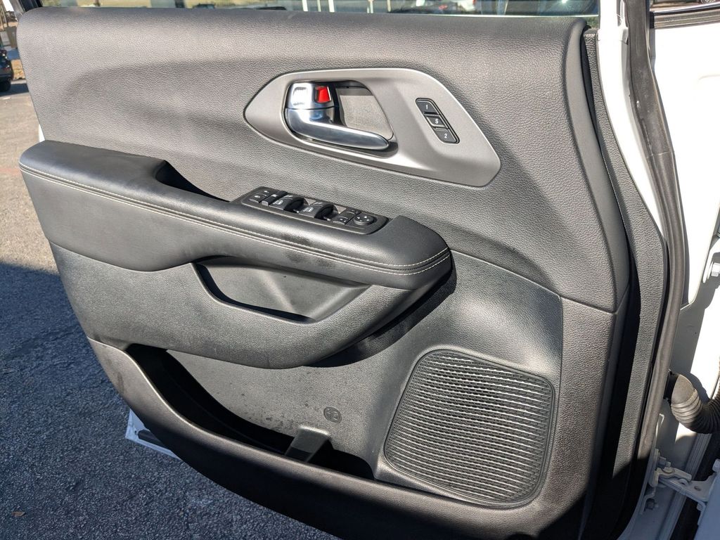 Thumbnail: 2025 Chrysler Pacifica - 15