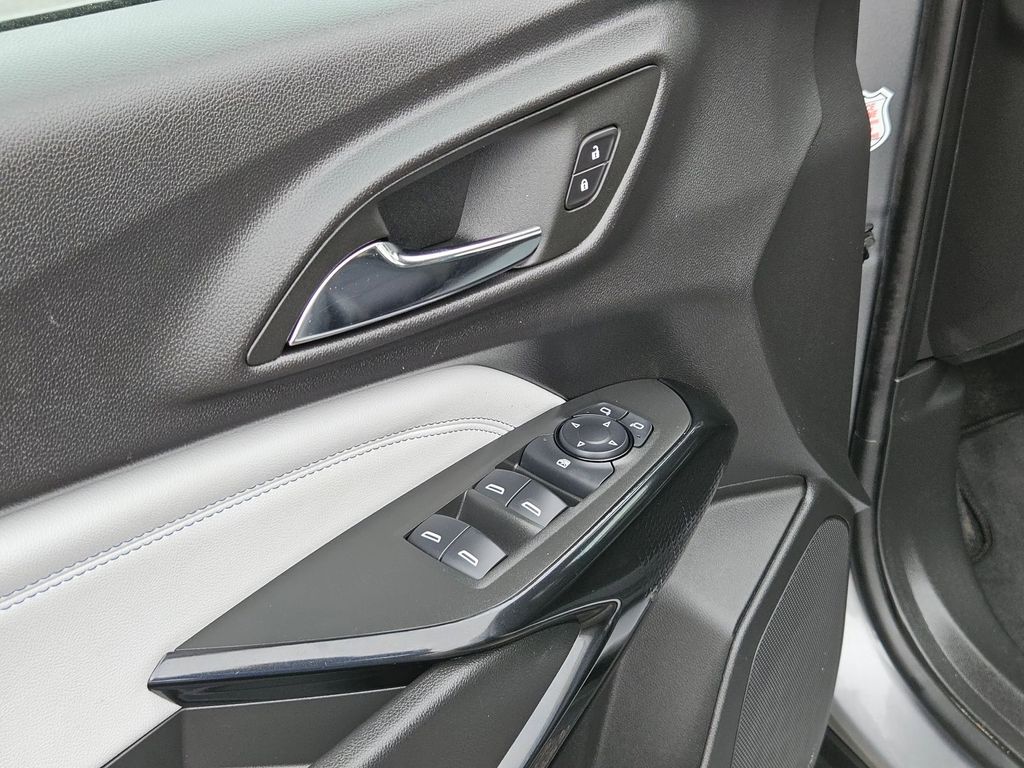 Thumbnail: 2025 Chevrolet Trax - 15