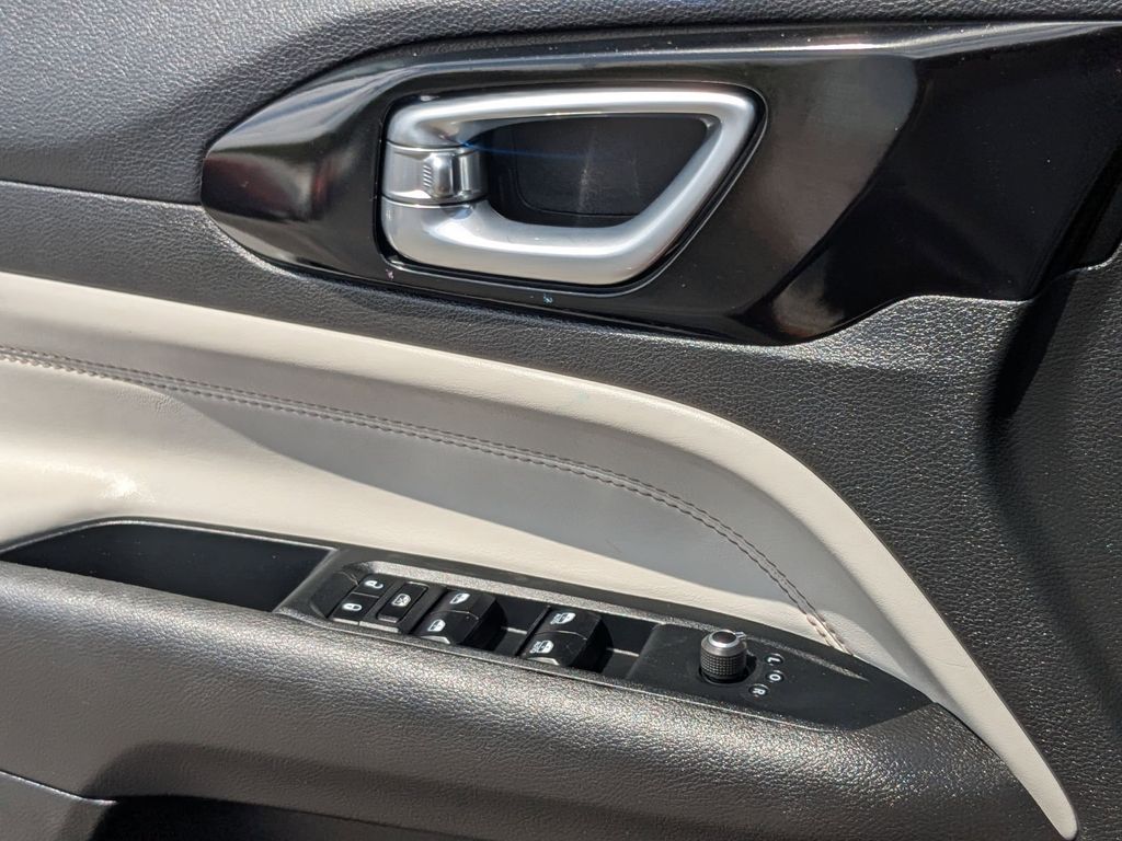 Thumbnail: 2025 Jeep Compass - 17