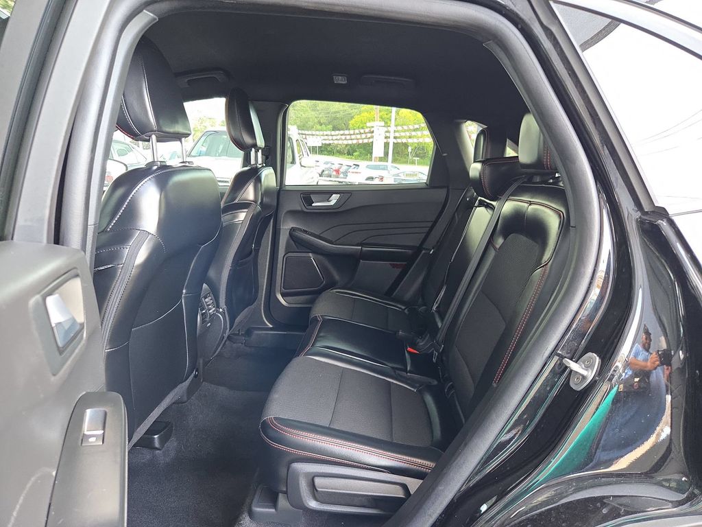 2025 Ford Escape ST-Line - Photo 17